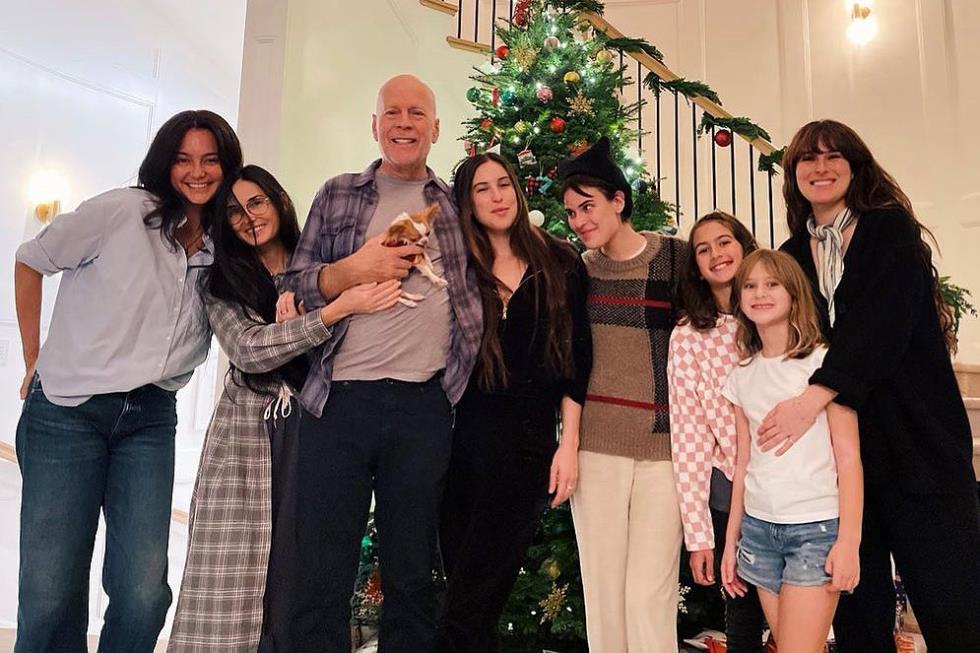 5261302787033877 demi-moore-willis-family-121322-549157a32e334ad0991edd055f9966cd