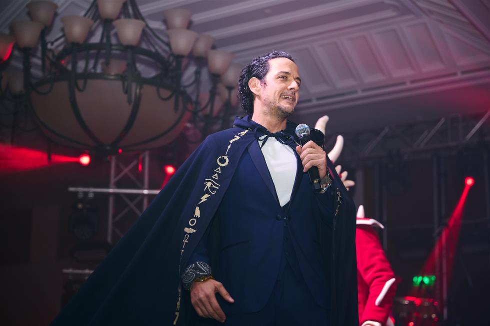 5356331098089224 251219-ecommbx-Christmas2025-1K5A0610