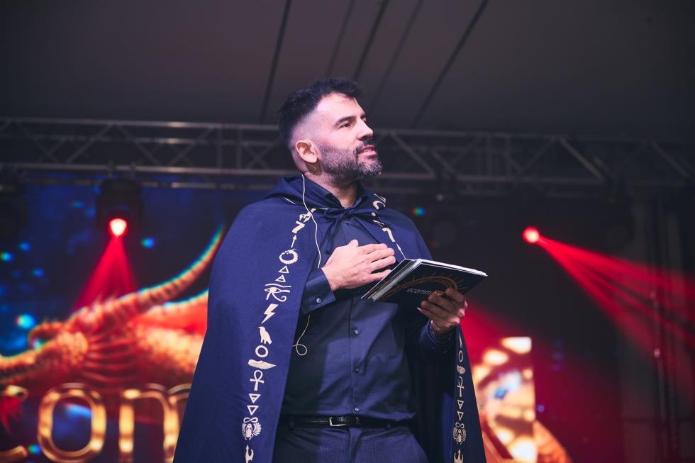 5356331129963646 251219-ecommbx-Christmas2025-1K5A0702