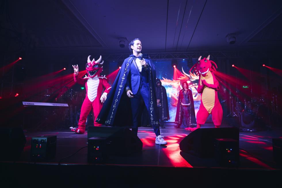 5356331145432235 251219-ecommbx-Christmas2025-1K5A0630