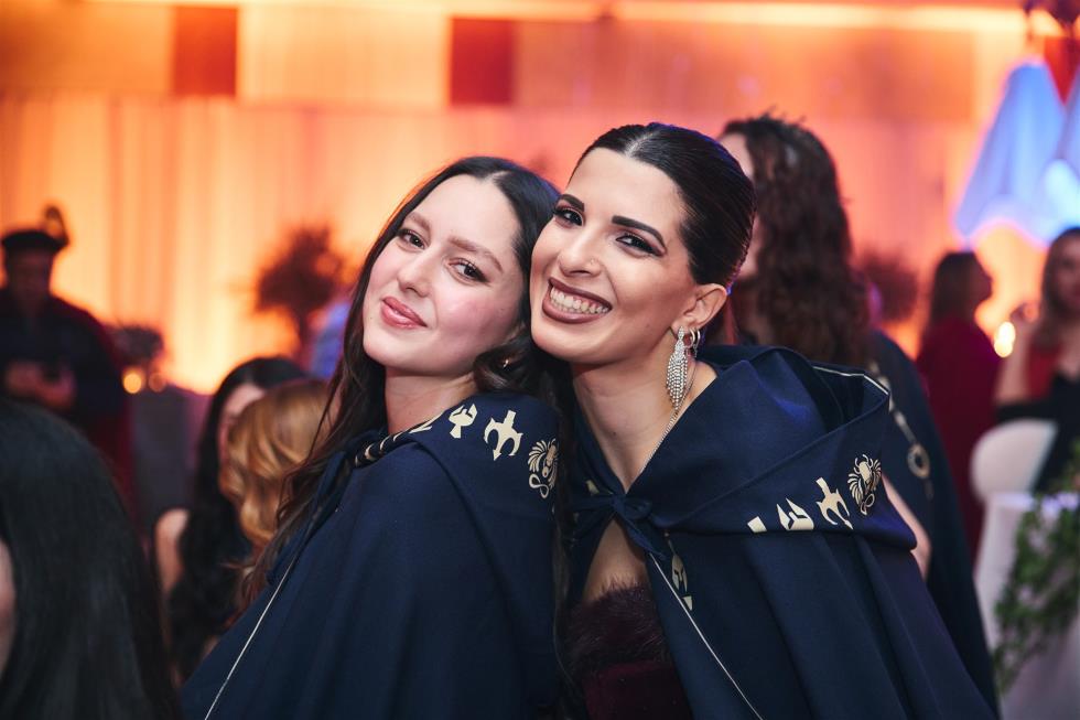 5356331203869088 251219-ecommbx-Christmas2025-1K5A0570