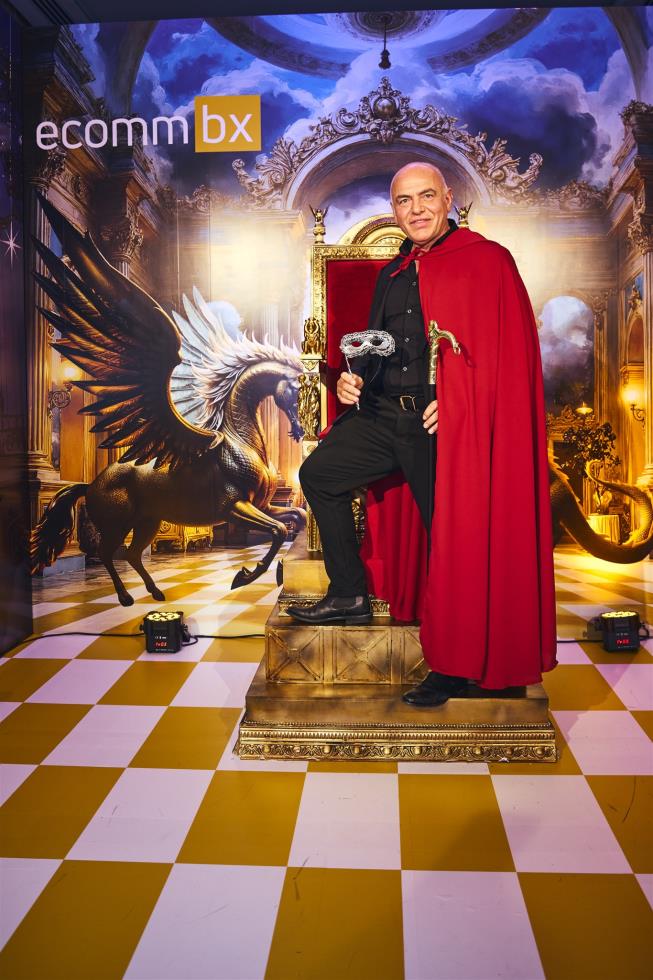 5356331512082785 251219-ecommbx-Christmas2025-1K5A0401