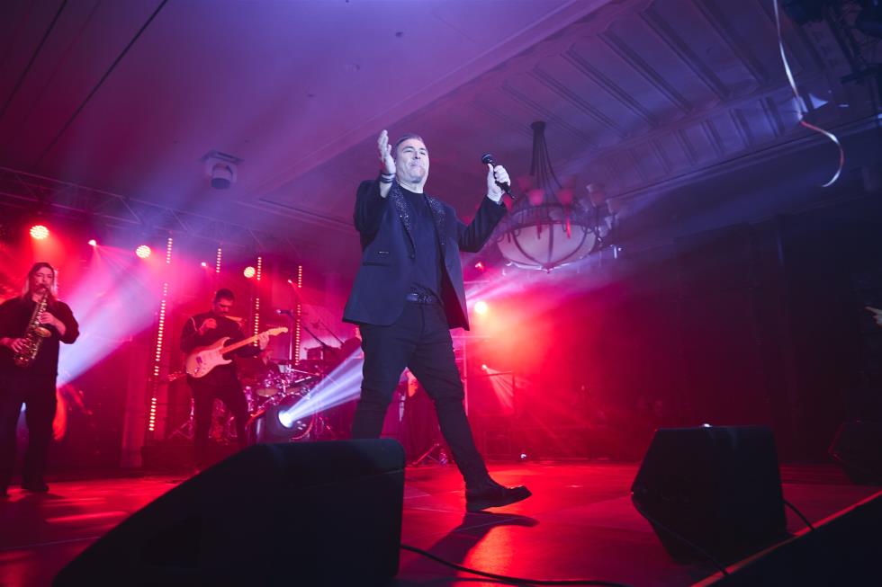 5356331630363166 251219-ecommbx-Christmas2025-1K5A1470