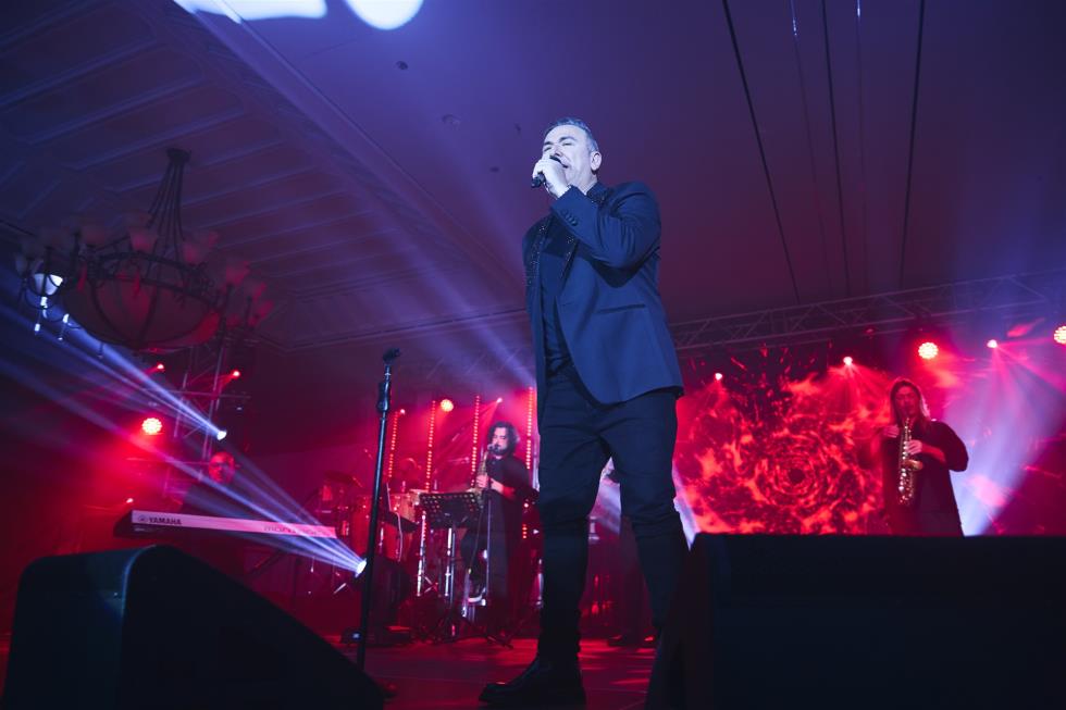 5356331646163393 251219-ecommbx-Christmas2025-1K5A1479