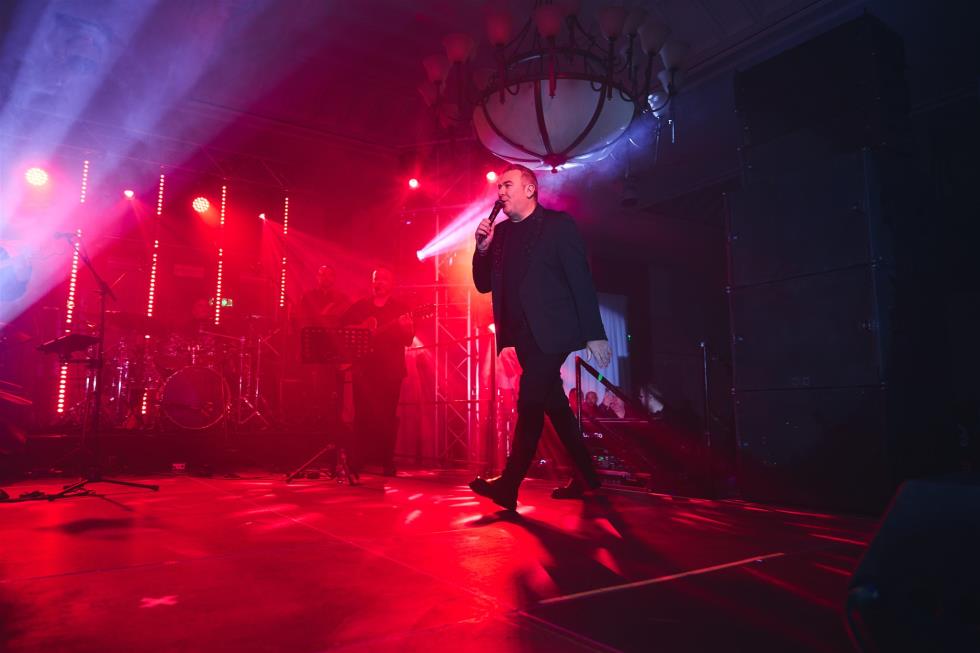 5356331614894427 251219-ecommbx-Christmas2025-1K5A1447