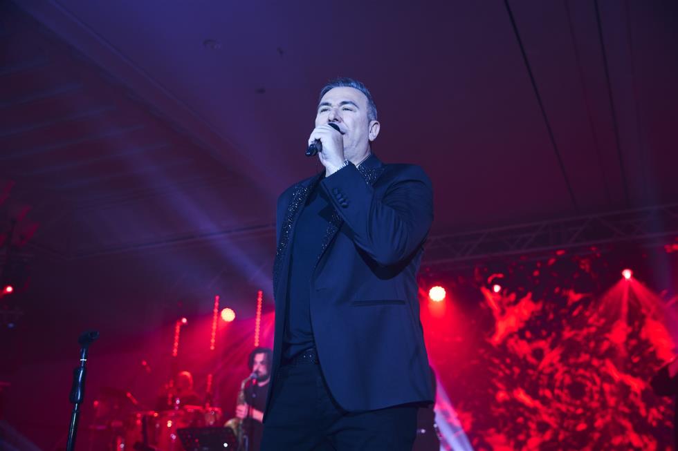 5356331700246089 251219-ecommbx-Christmas2025-1K5A1482