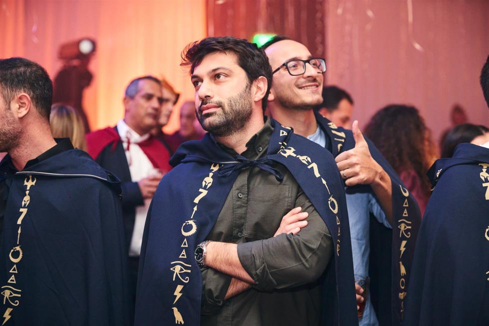 5356331770340253 251219-ecommbx-Christmas2025-1K5A0785