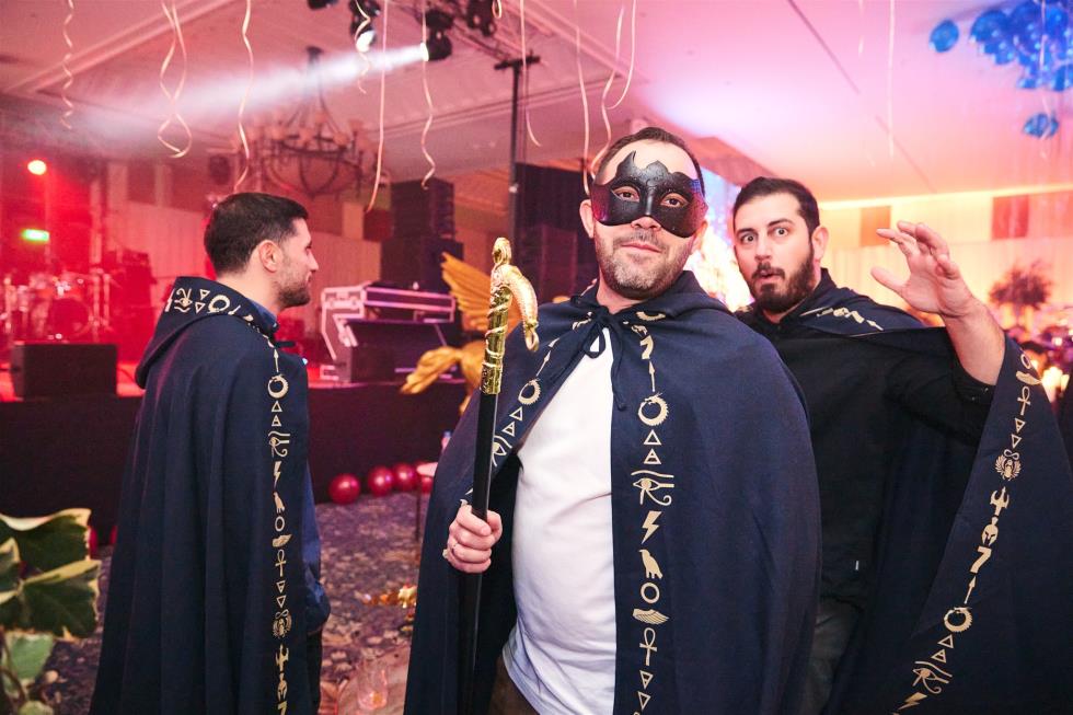 5356331787527474 251219-ecommbx-Christmas2025-1K5A0492