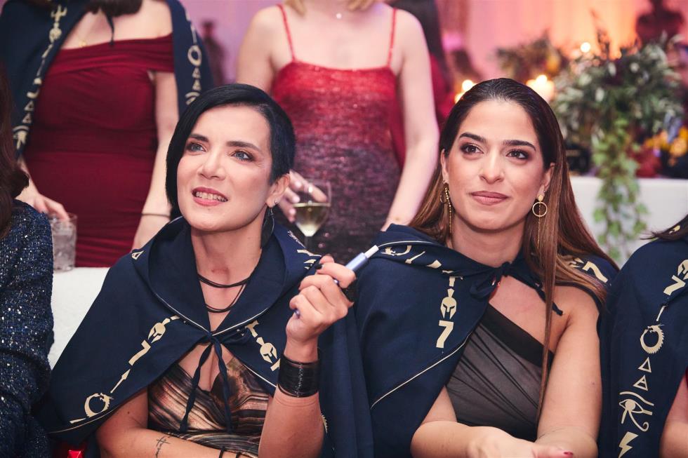 5356331864401405 251219-ecommbx-Christmas2025-1K5A0764