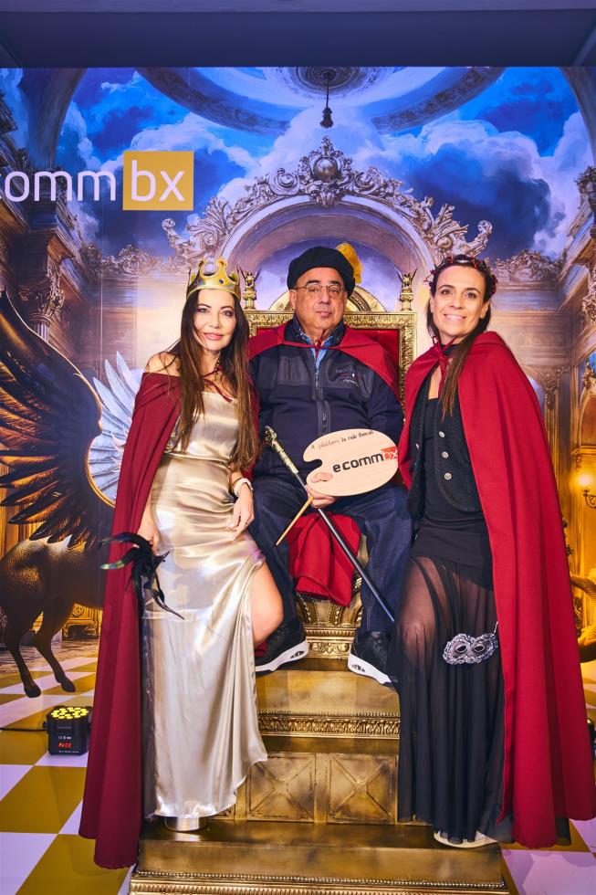 5356331939410167 251219-ecommbx-Christmas2025-1K5A0376