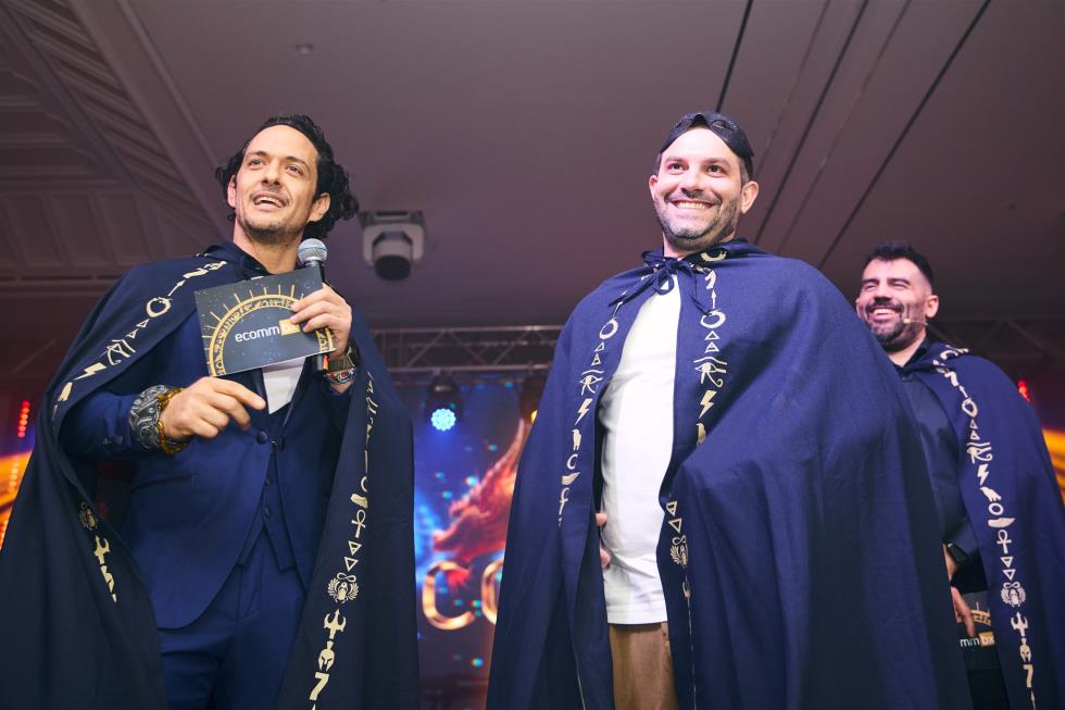 5356332034123641 251219-ecommbx-Christmas2025-1K5A1114