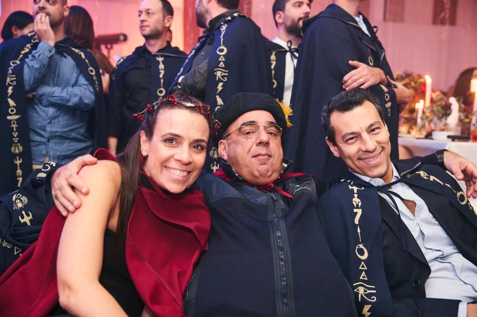 5356332175998169 251219-ecommbx-Christmas2025-1K5A0817