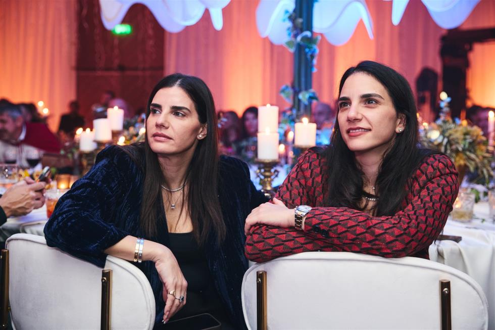 5356332283533141 251219-ecommbx-Christmas2025-1K5A0983