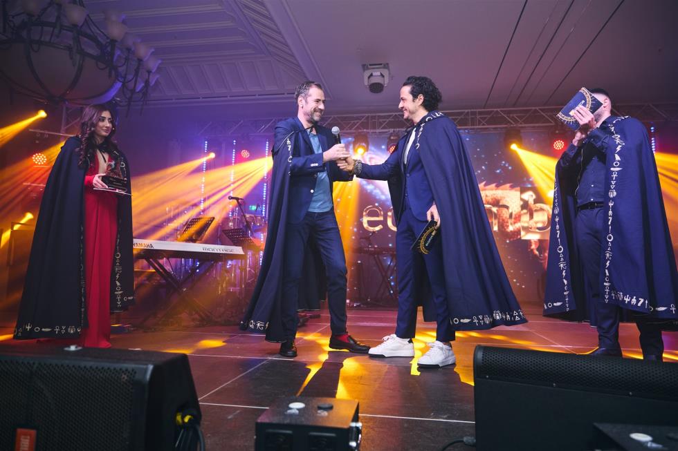 5356332328064140 251219-ecommbx-Christmas2025-1K5A1016