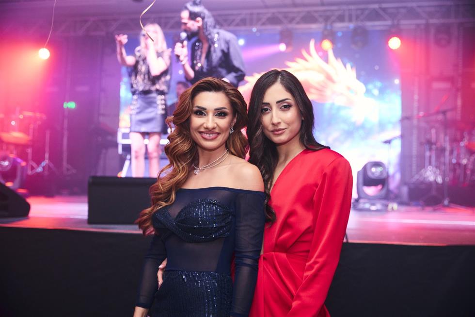 5356332391409295 251219-ecommbx-Christmas2025-1K5A1397