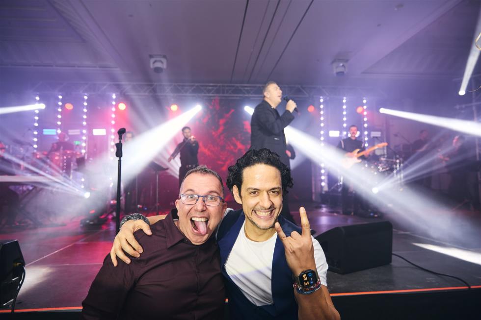 5356332489075648 251219-ecommbx-Christmas2025-1K5A1578