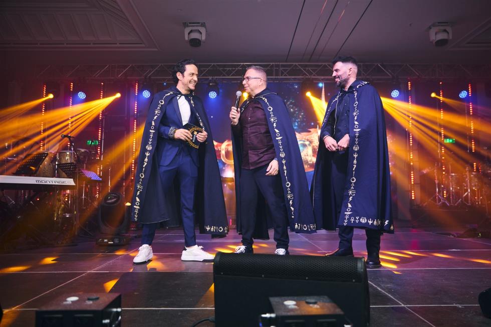 5356332511731744 251219-ecommbx-Christmas2025-1K5A1268