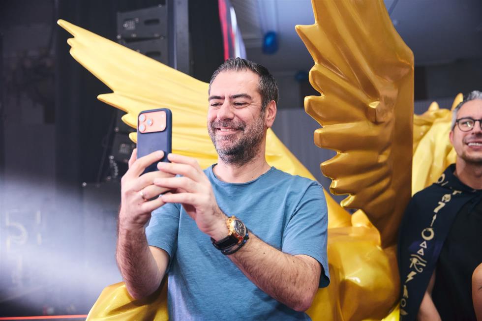 5356332647516290 251219-ecommbx-Christmas2025-1K5A1540