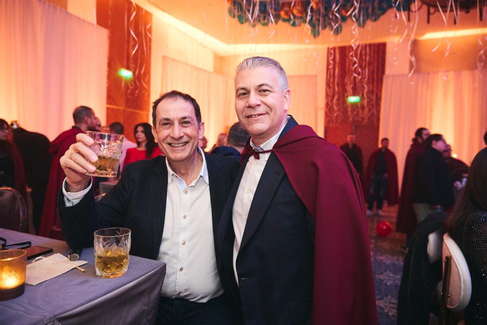 5356332706890935 251219-ecommbx-Christmas2025-1K5A1378