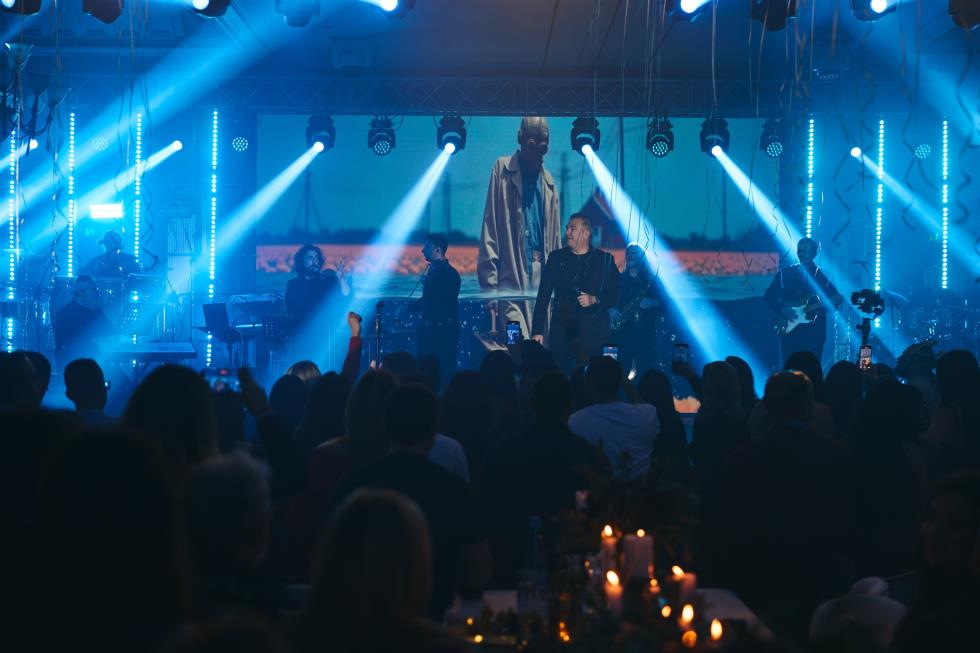 5356332729390947 251219-ecommbx-Christmas2025-1K5A1622