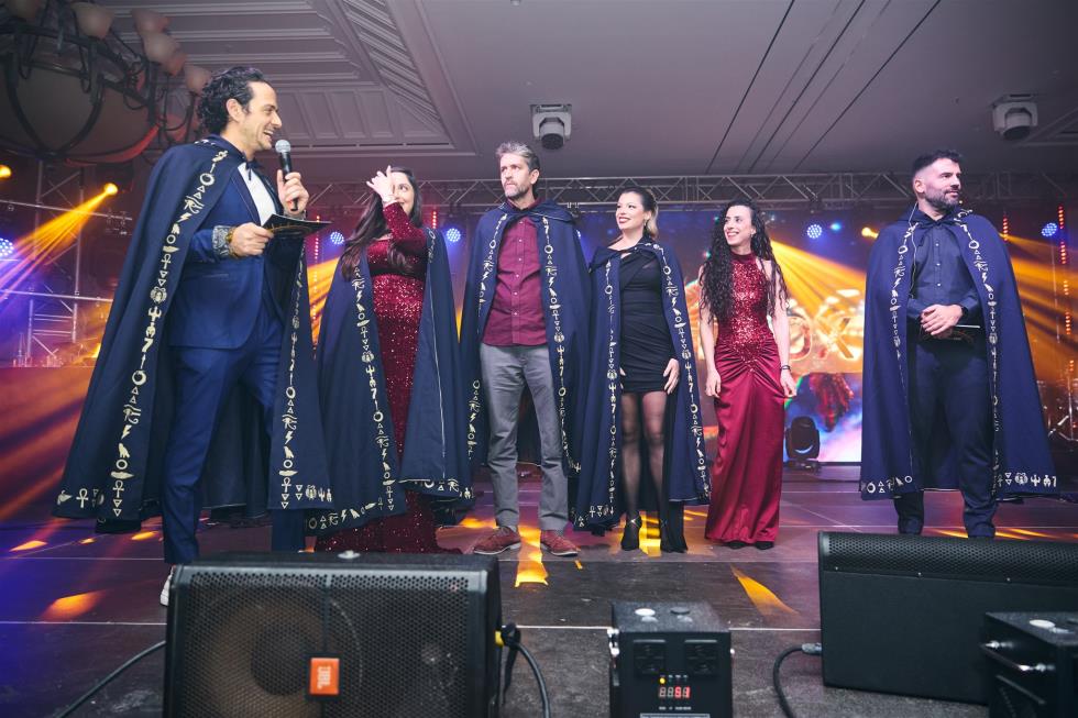 5356332746890627 251219-ecommbx-Christmas2025-1K5A1091