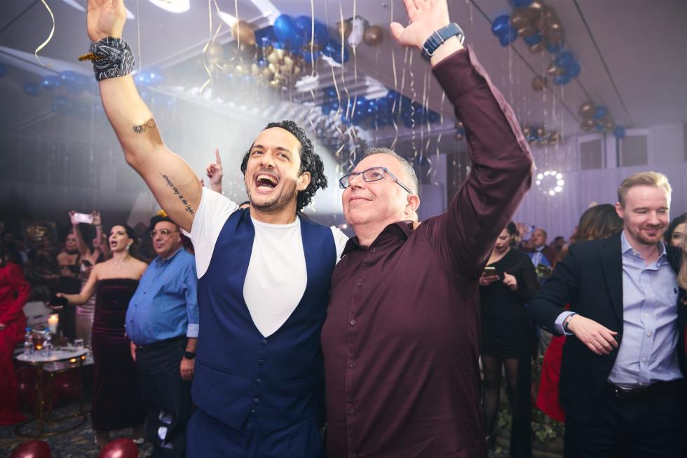 5356332770484089 251219-ecommbx-Christmas2025-1K5A1567