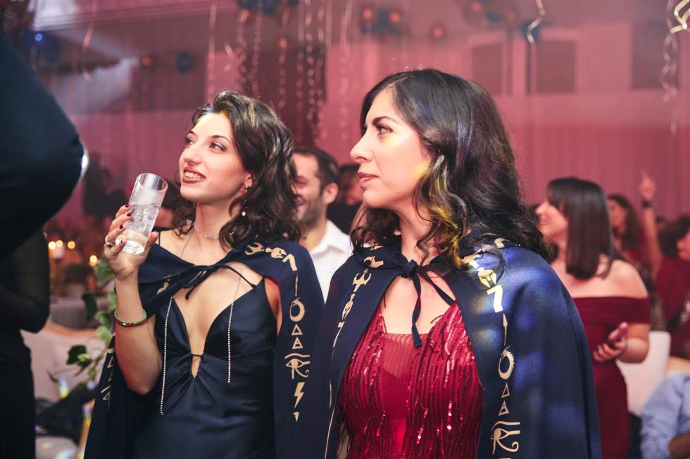 5356332934442474 251219-ecommbx-Christmas2025-1K5A1561