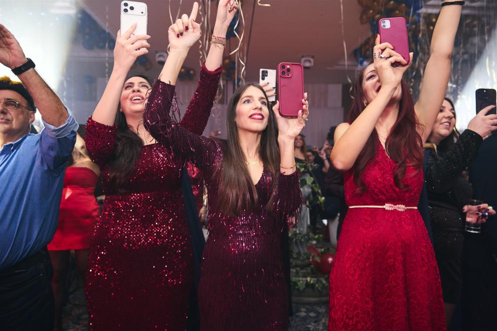 5356332973973373 251219-ecommbx-Christmas2025-1K5A1515