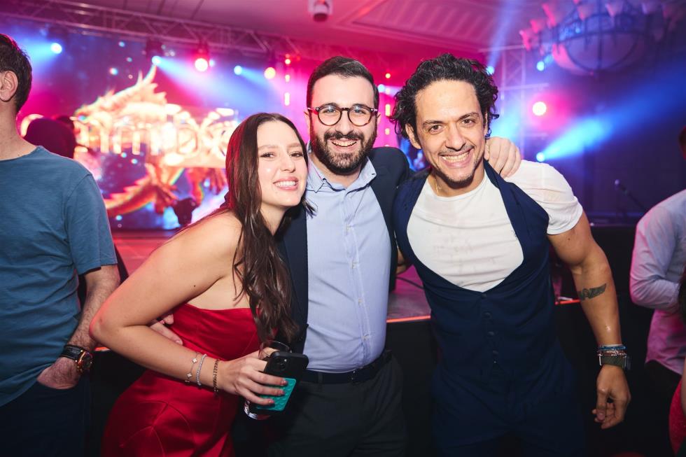 5356333070859155 251219-ecommbx-Christmas2025-1K5A2930