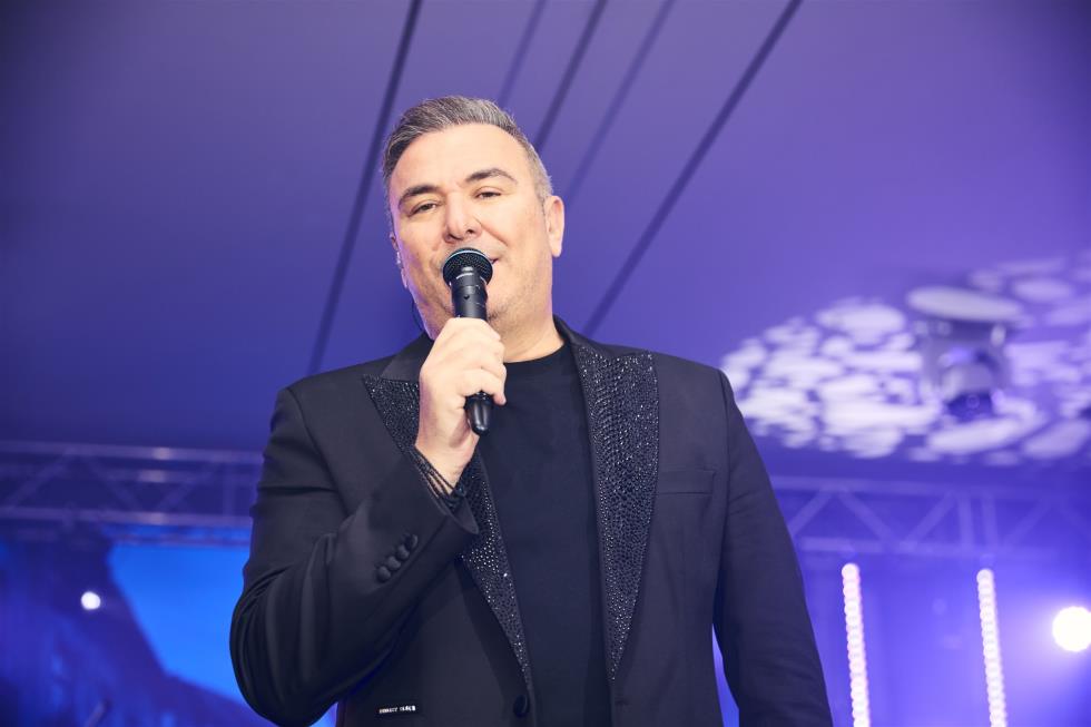 5356332991160706 251219-ecommbx-Christmas2025-1K5A1835