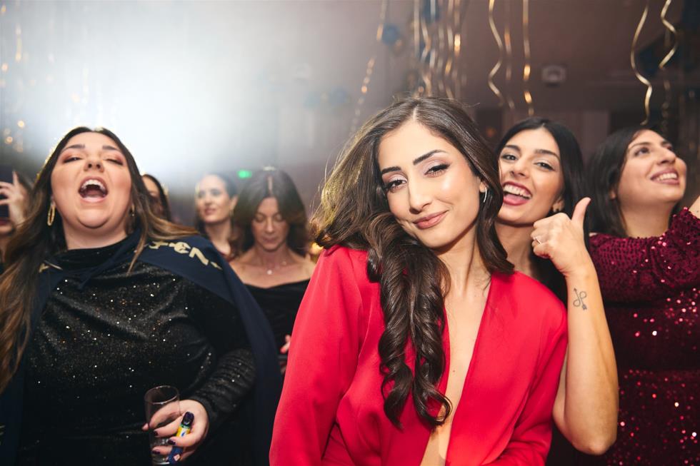 5356333006941925 251219-ecommbx-Christmas2025-1K5A1662