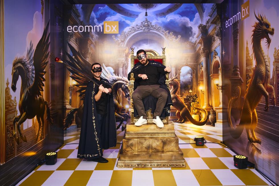 5356333224609388 251219-ecommbx-Christmas2025-1K5A0228