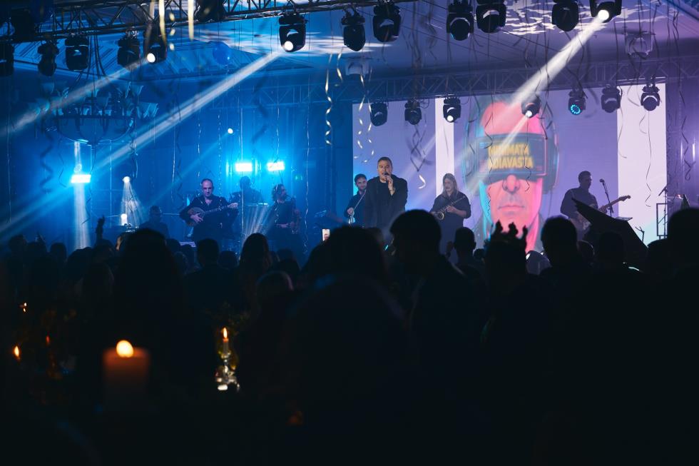 5356333343079661 251219-ecommbx-Christmas2025-1K5A1997