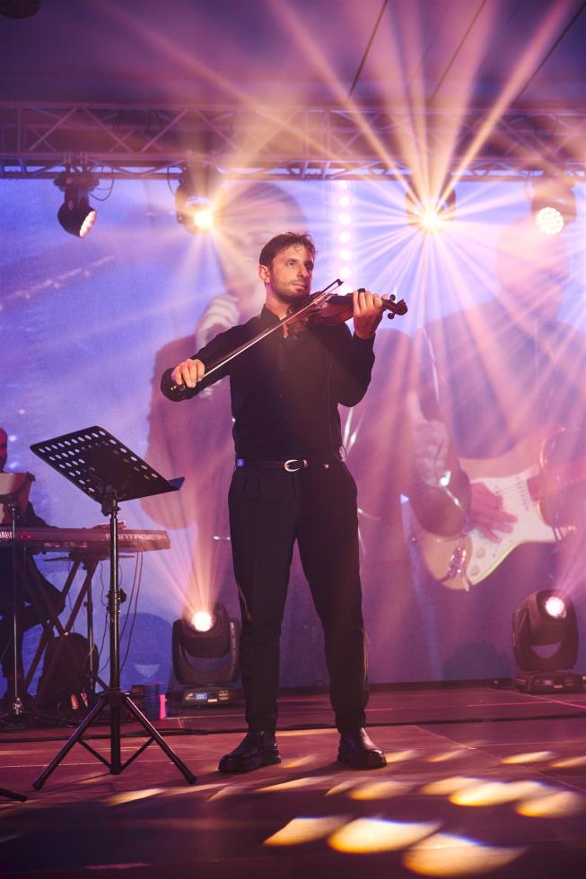 5356333379954480 251219-ecommbx-Christmas2025-1K5A2059