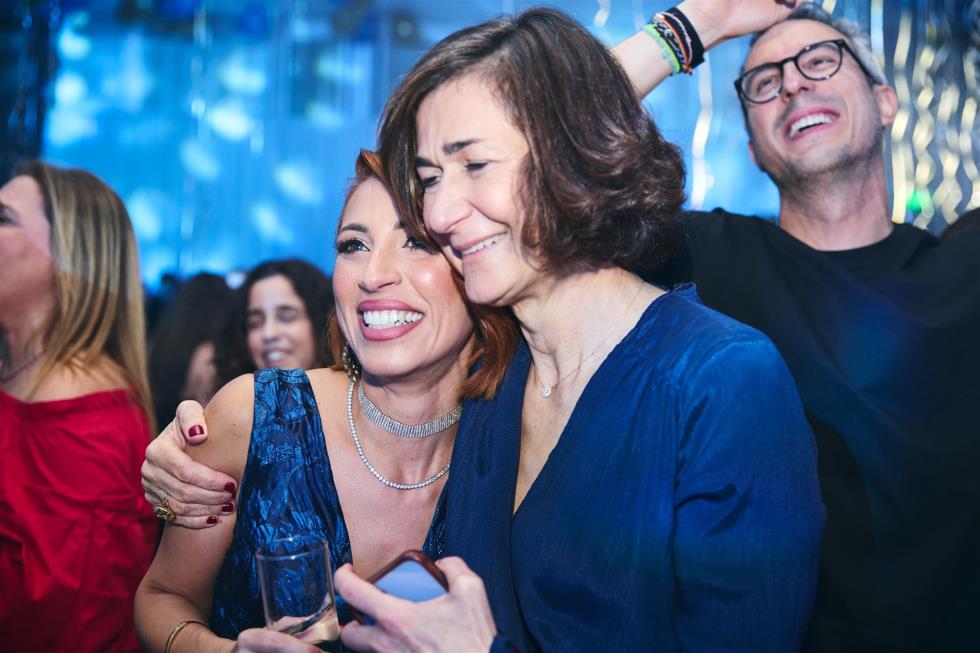 5356333625173995 251219-ecommbx-Christmas2025-1K5A2092