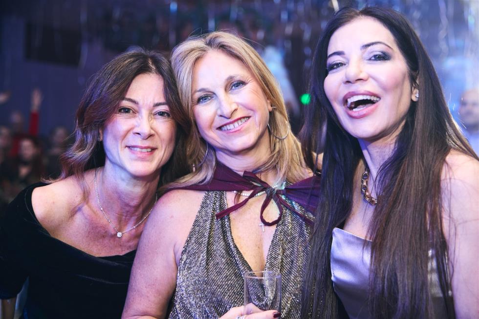 5356333762390997 251219-ecommbx-Christmas2025-1K5A1771