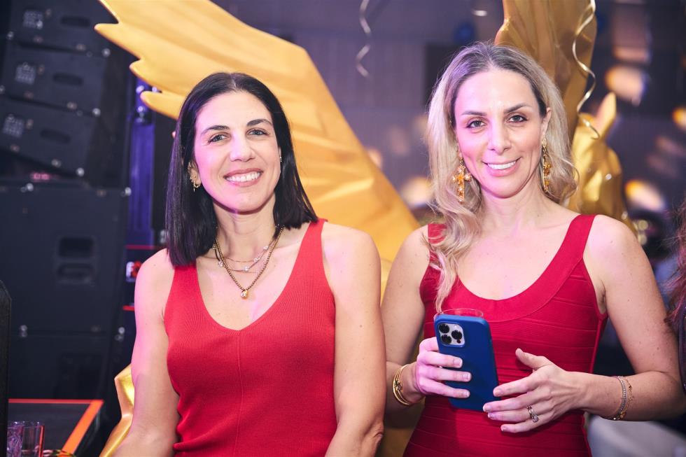 5356333784422084 251219-ecommbx-Christmas2025-1K5A2065