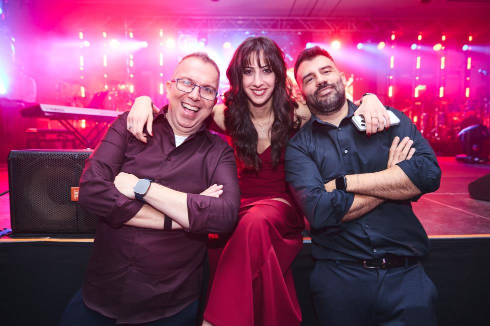 5356333842234566 251219-ecommbx-Christmas2025-1K5A2877