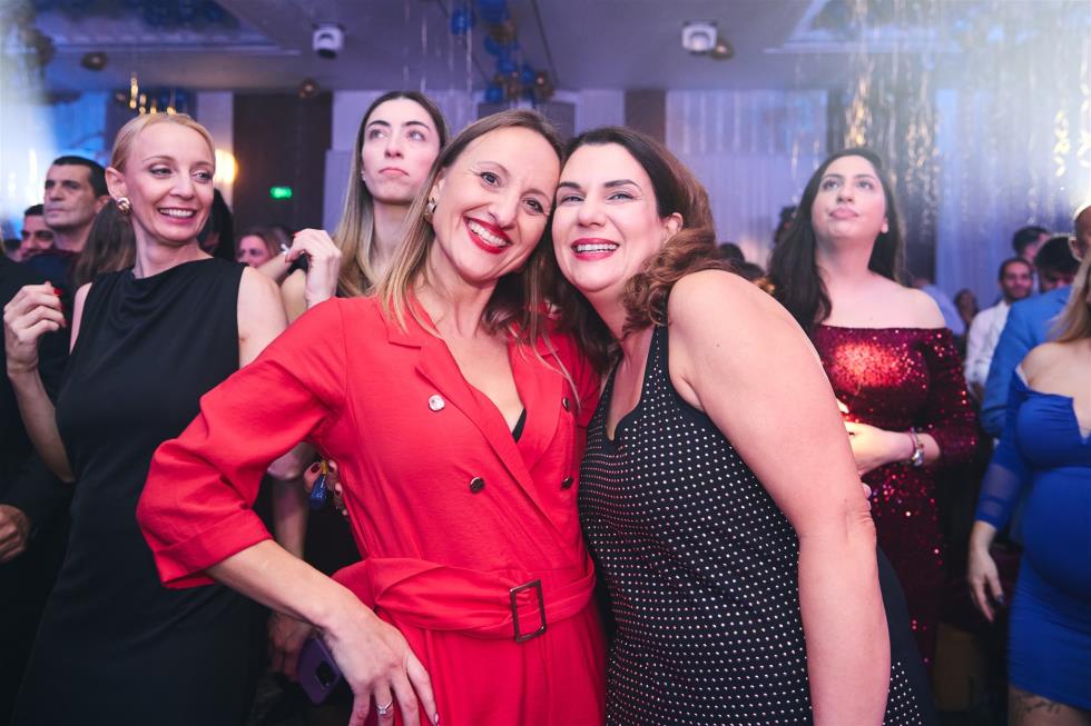 5356333806296855 251219-ecommbx-Christmas2025-1K5A2447