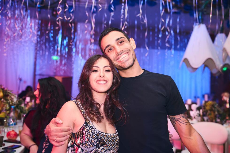 5356333880983715 251219-ecommbx-Christmas2025-1K5A2896