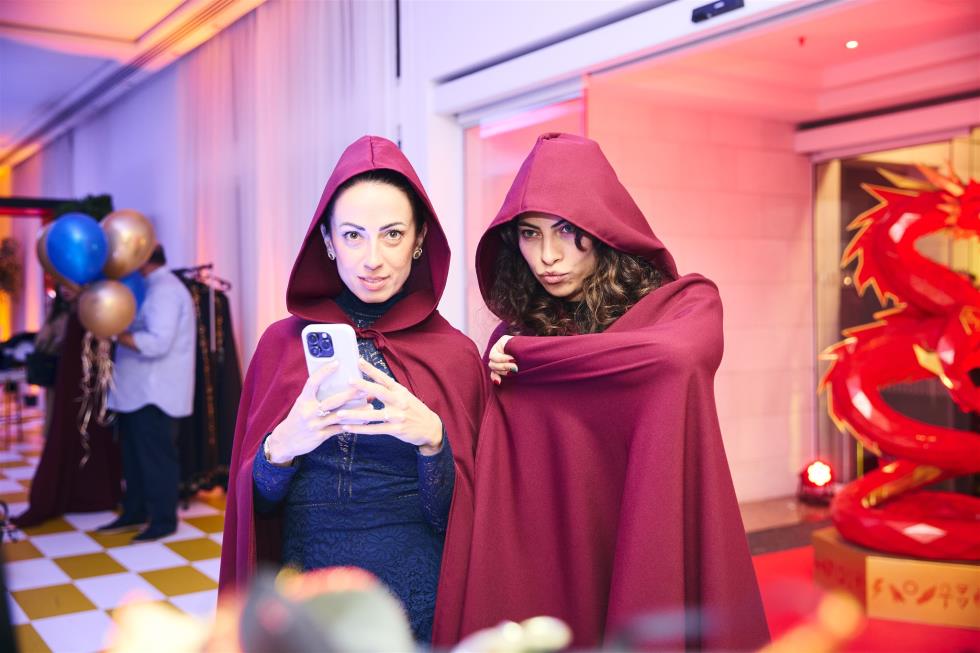 5356333825202949 251219-ecommbx-Christmas2025-1K5A2239