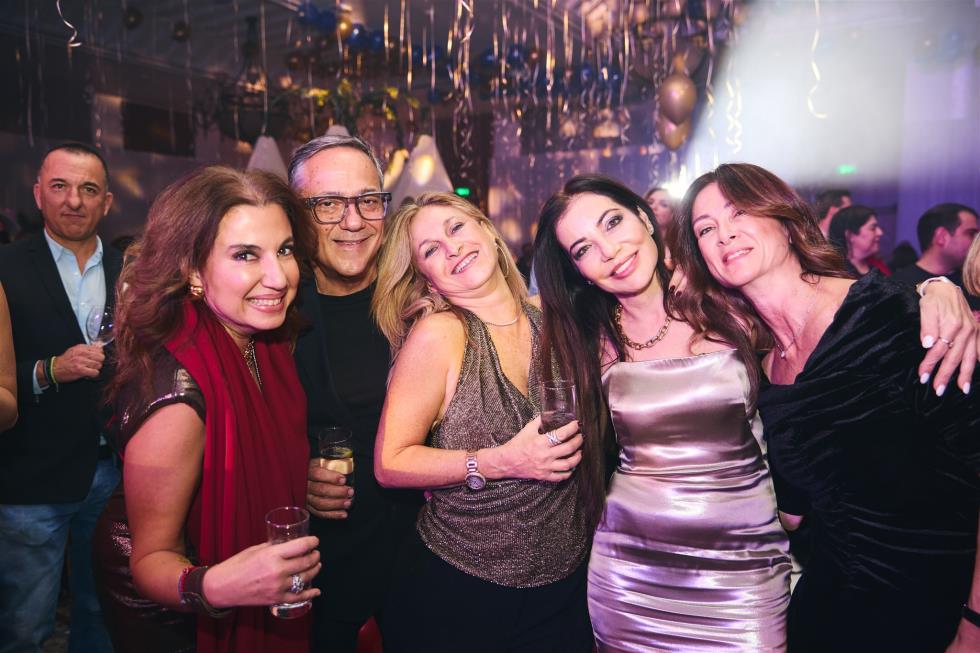 5356333861765169 251219-ecommbx-Christmas2025-1K5A2035