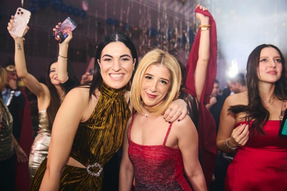 5356334047239327 251219-ecommbx-Christmas2025-1K5A1927